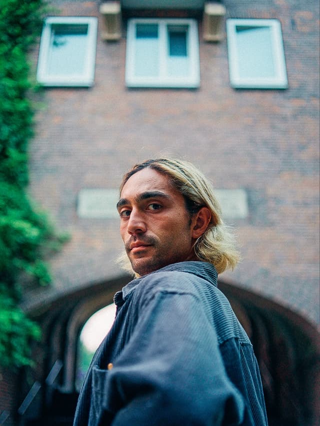 Life & portrait image 10